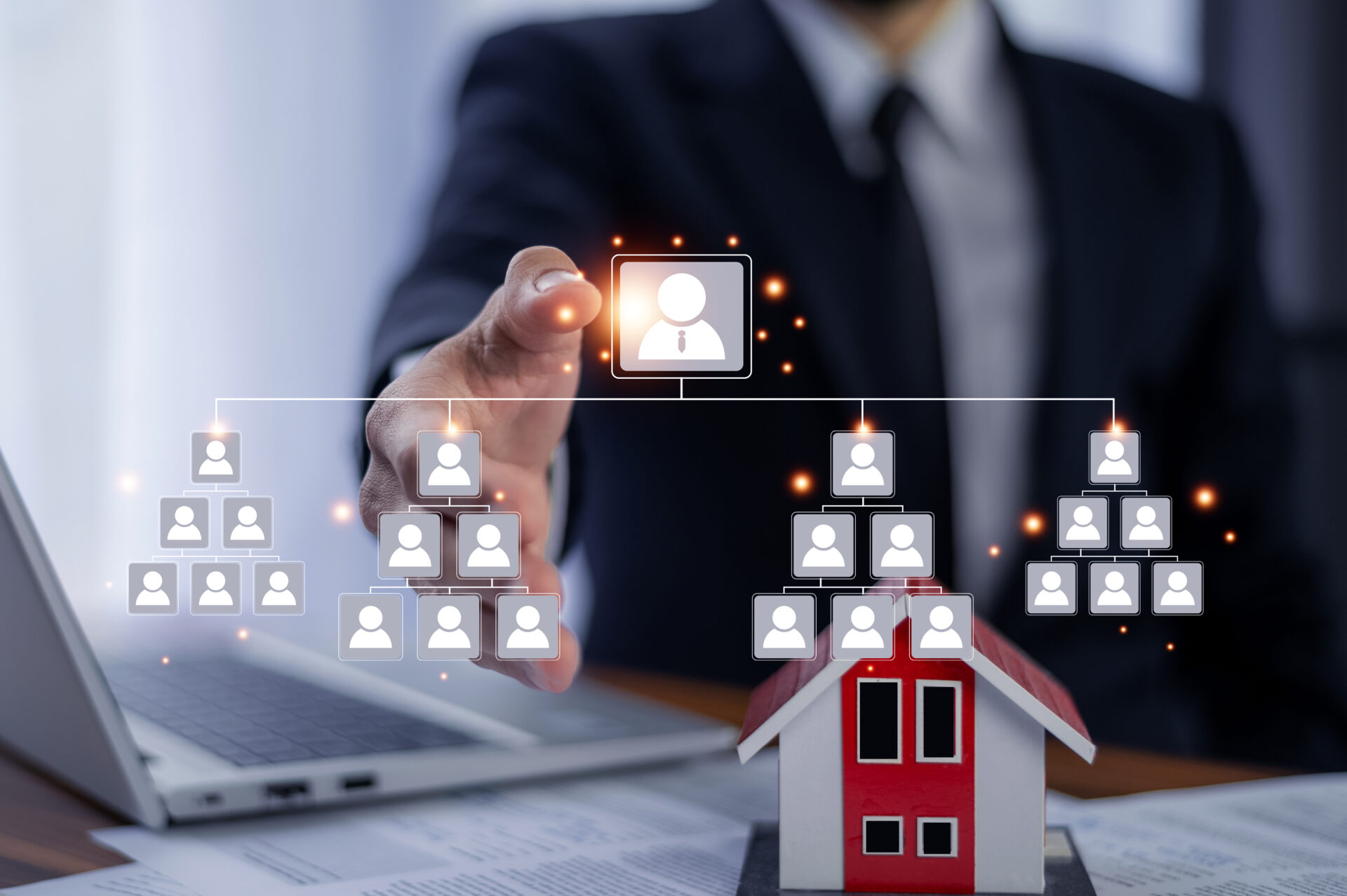 Illustration conceptuelle montrant plusieurs profils d’acheteurs liés à une propriété, pour représenter des projets d’achat structurés en immobilier